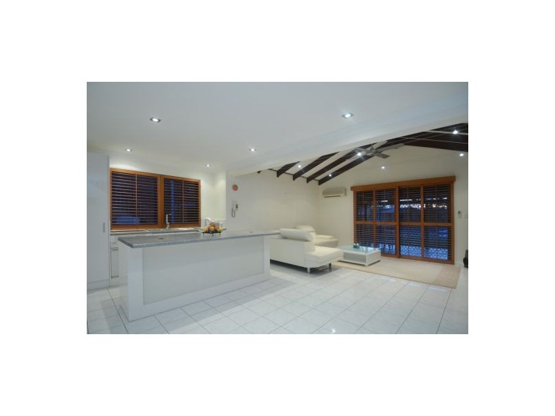 378 Bayview Street, Hollywell QLD 4216