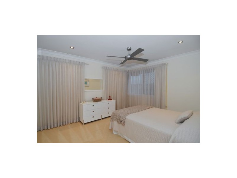 378 Bayview Street, Hollywell QLD 4216