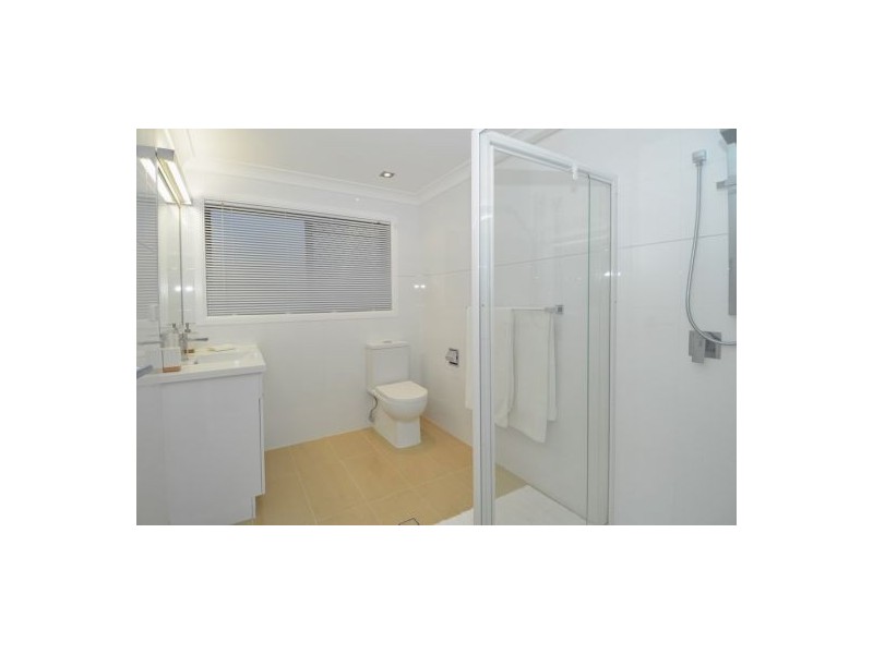 378 Bayview Street, Hollywell QLD 4216