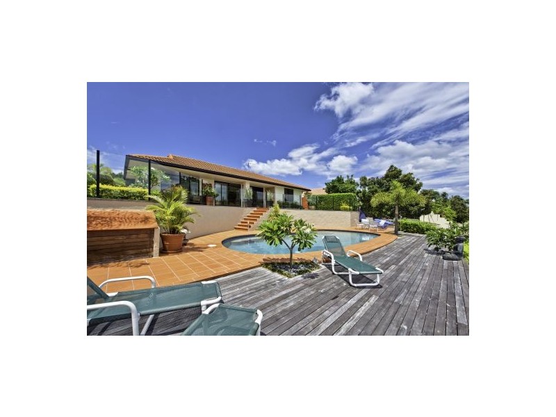 5 Cypress Drive West, Broadbeach Waters QLD 4218