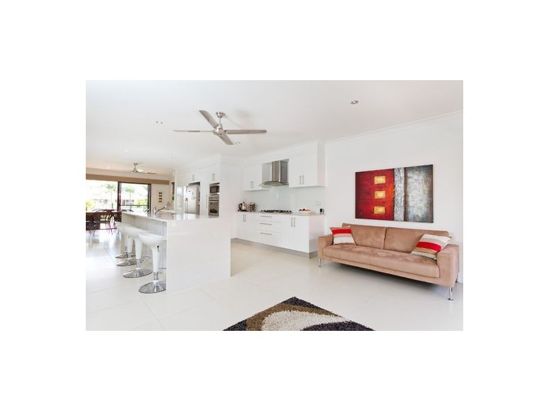 5 Cypress Drive West, Broadbeach Waters QLD 4218