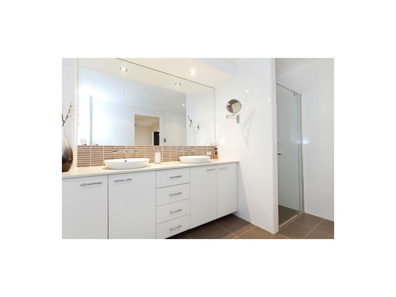 5 Cypress Drive West, Broadbeach Waters QLD 4218