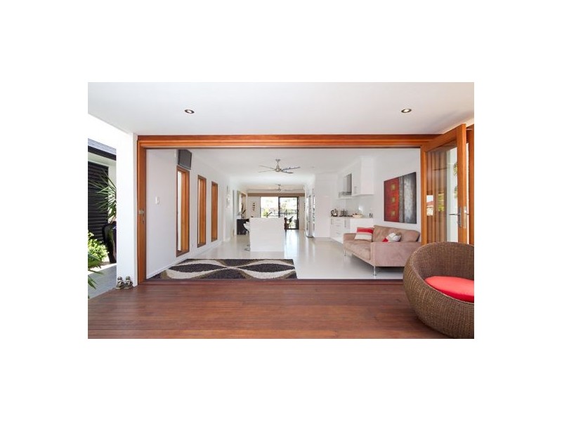 5 Cypress Drive West, Broadbeach Waters QLD 4218