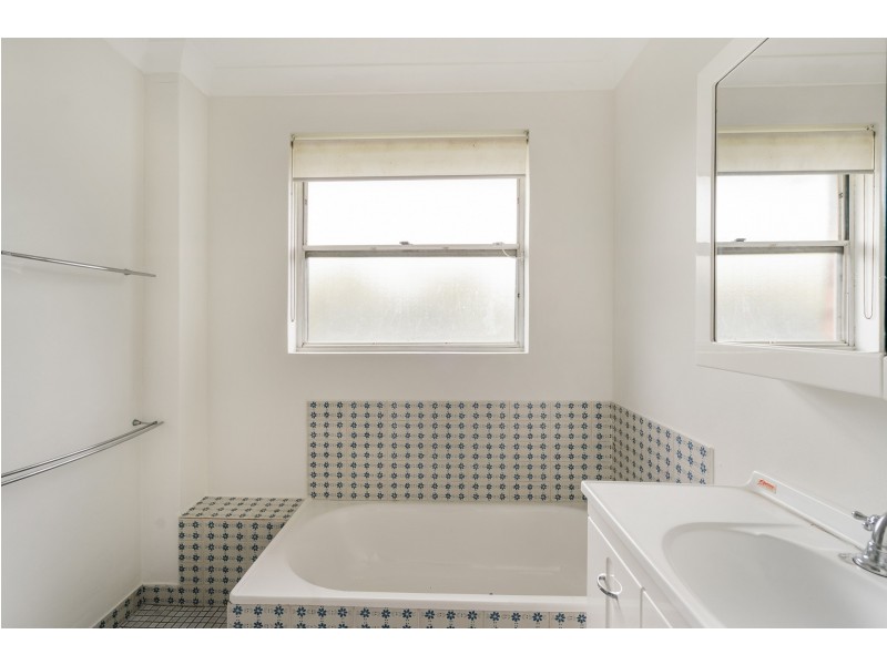 19/211 Old South Head Road, Bondi NSW 2026