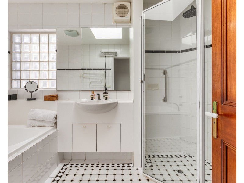 12 Moore Park Road (ENTER VIA 12 JOSEPHSON ST), Paddington NSW 2021