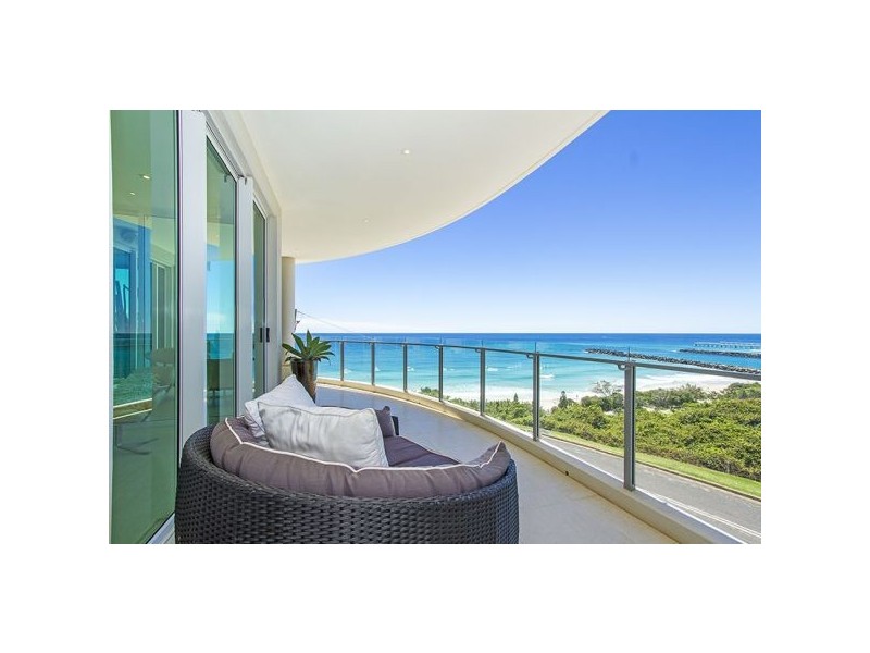 2/2 Hill Street, Rainbow Bay QLD 4225