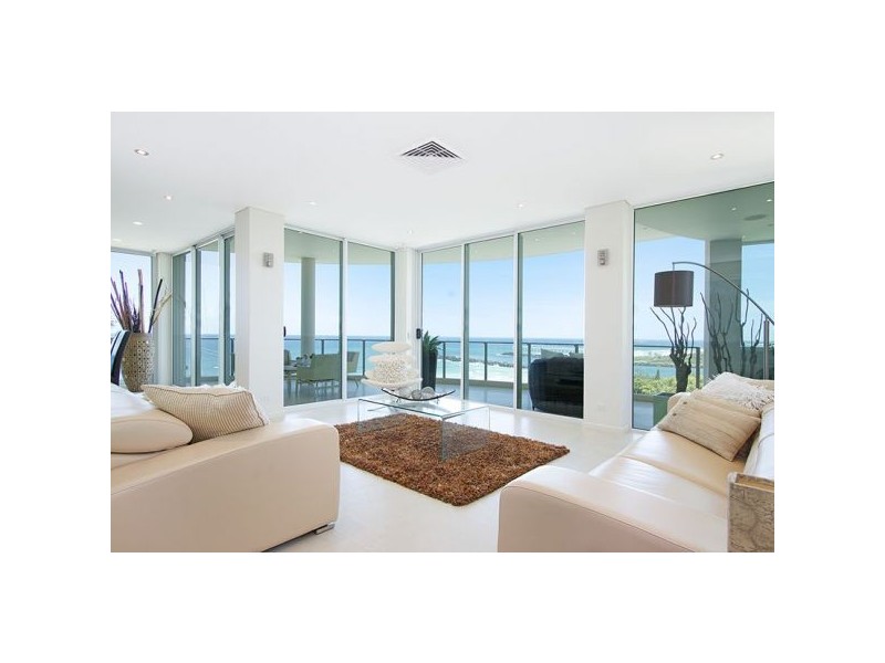 2/2 Hill Street, Rainbow Bay QLD 4225