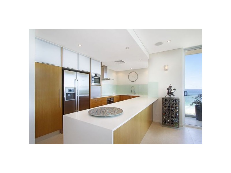 2/2 Hill Street, Rainbow Bay QLD 4225