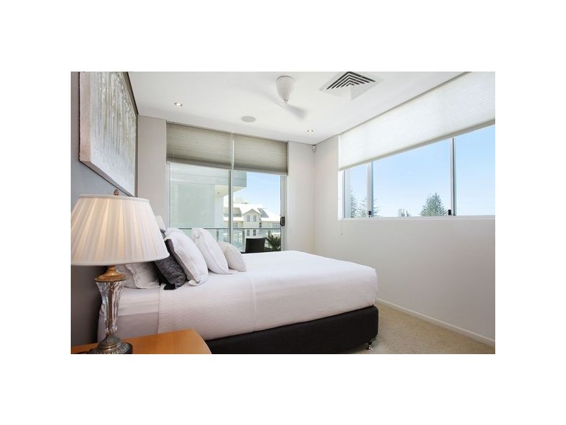 2/2 Hill Street, Rainbow Bay QLD 4225