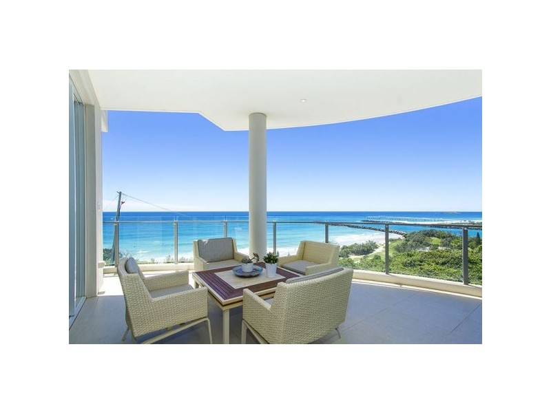 2/2 Hill Street, Rainbow Bay QLD 4225