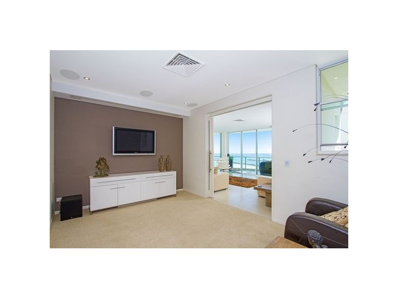 2/2 Hill Street, Rainbow Bay QLD 4225