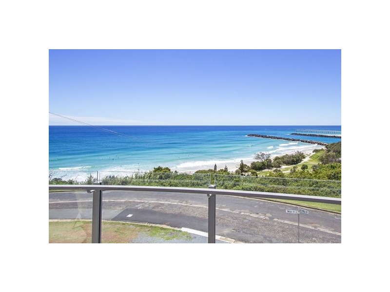 2/2 Hill Street, Rainbow Bay QLD 4225