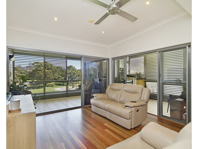 4/3 Carmichael Close, Coolangatta QLD 4225