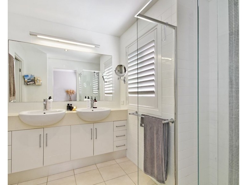 4/3 Carmichael Close, Coolangatta QLD 4225