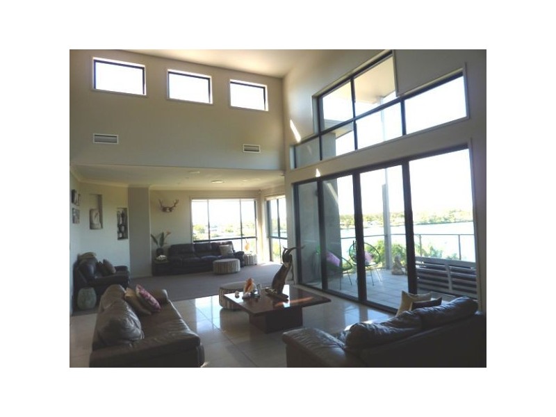 34 Hibiscus Parade, Banora Point NSW 2486