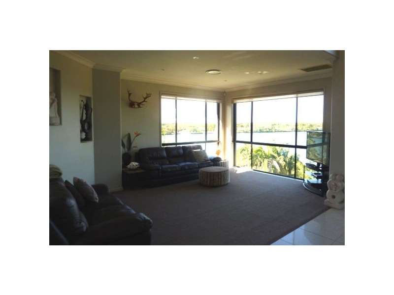 34 Hibiscus Parade, Banora Point NSW 2486