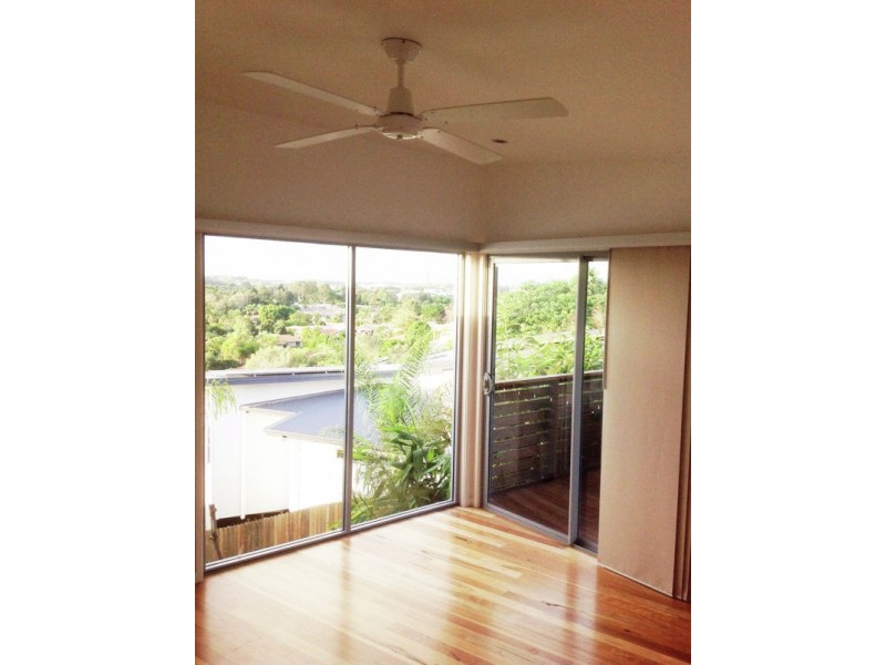 8 Liana Court, Banora Point NSW 2486