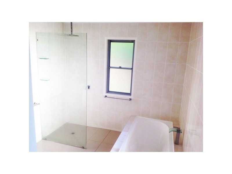 8 Liana Court, Banora Point NSW 2486