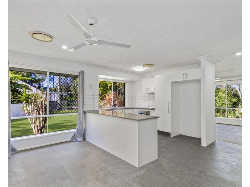 2 Mariners Crescent, Banora Point NSW 2486
