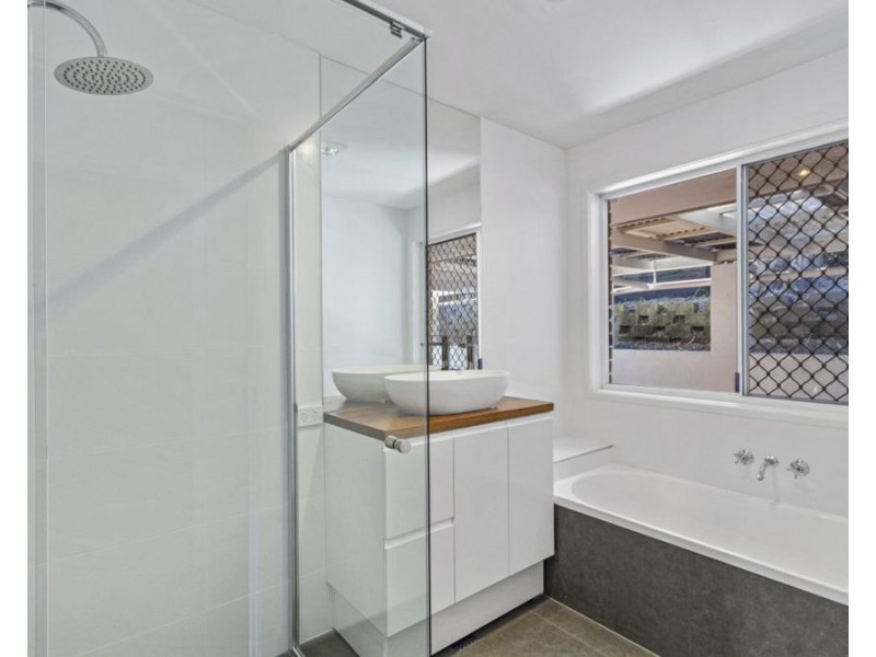 2 Mariners Crescent, Banora Point NSW 2486