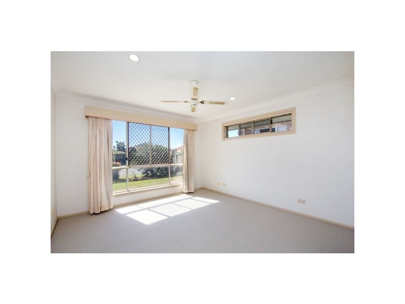 27 Winders Place, Banora Point NSW 2486