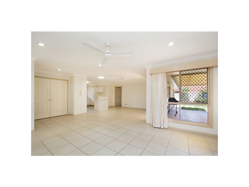 27 Winders Place, Banora Point NSW 2486