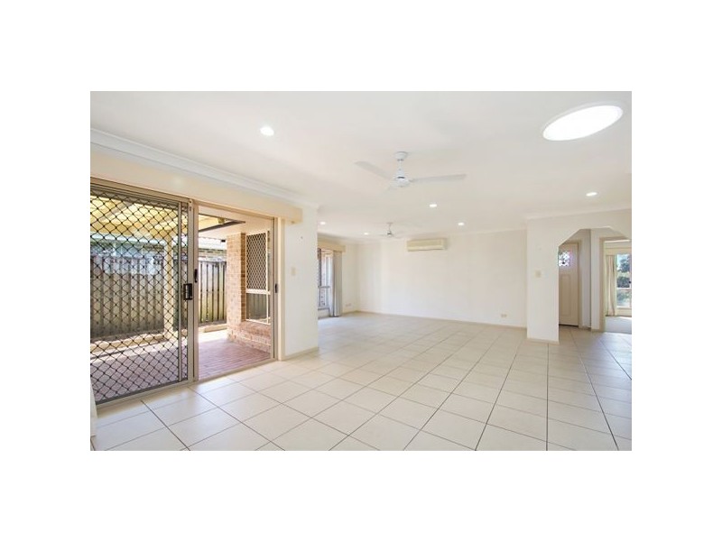 27 Winders Place, Banora Point NSW 2486