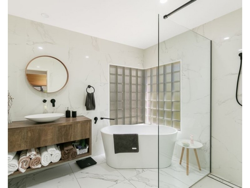 8 Dune Street, Fingal Head NSW 2487