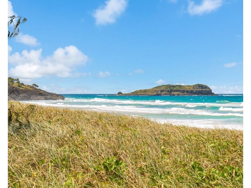 8 Dune Street, Fingal Head NSW 2487