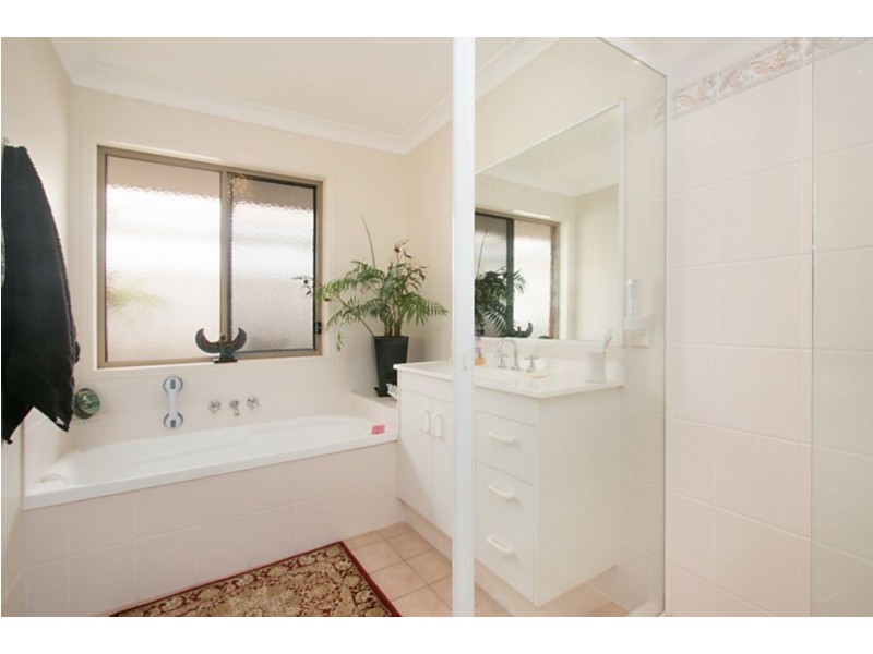 20 Clonakilty Close, Banora Point NSW 2486