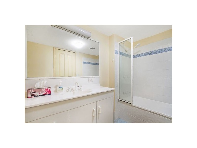 8/27 Dutton Street, Coolangatta QLD 4225