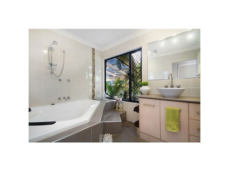 5 Seaview Road, Banora Point NSW 2486