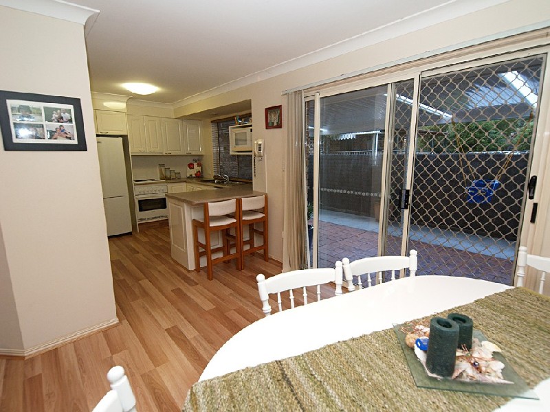 2/10 Rosslea, Banora Point NSW 2486