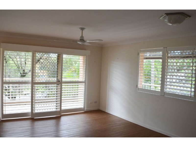 2/74 Stapylton Street, Coolangatta QLD 4225