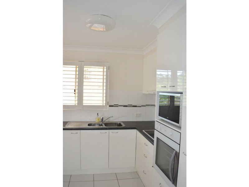 2/74 Stapylton Street, Coolangatta QLD 4225
