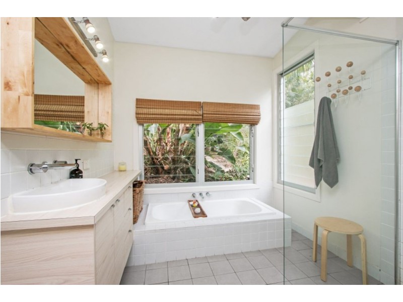 21 Domain Road, Currumbin QLD 4223