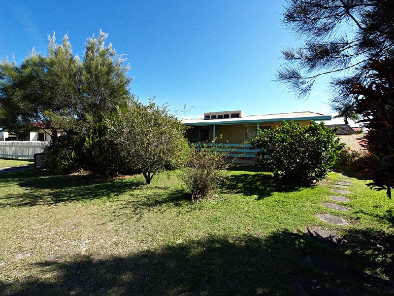 21 Riviera Ave, Tweed Heads West NSW 2485