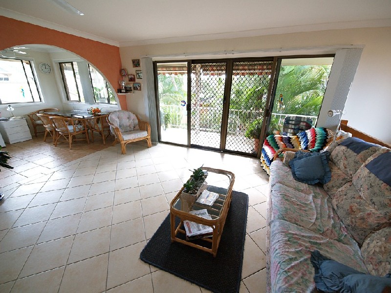 2/4 Tupia Ave, Tweed Heads NSW 2485