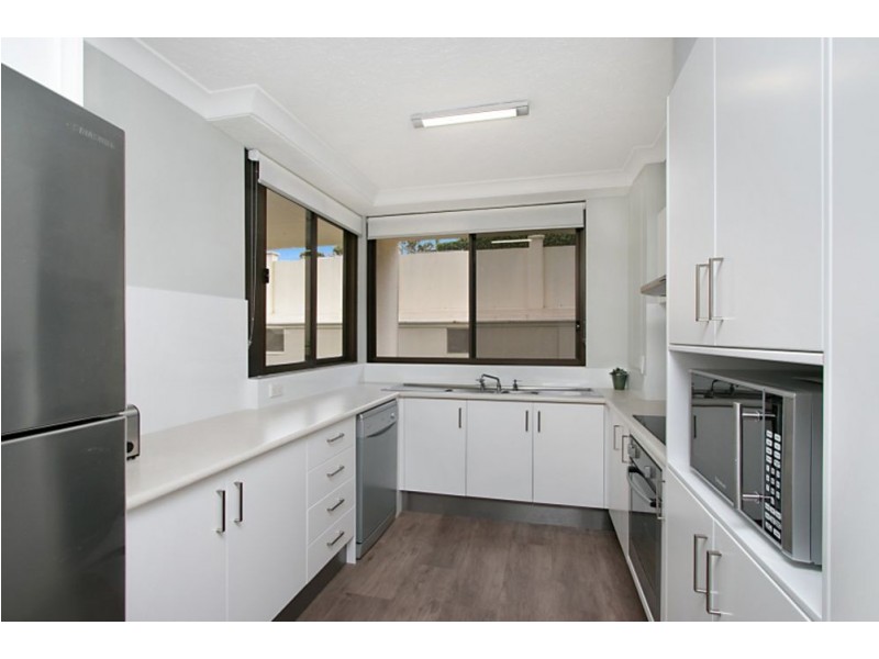 4/3 Eden Avenue, Rainbow Bay QLD 4225