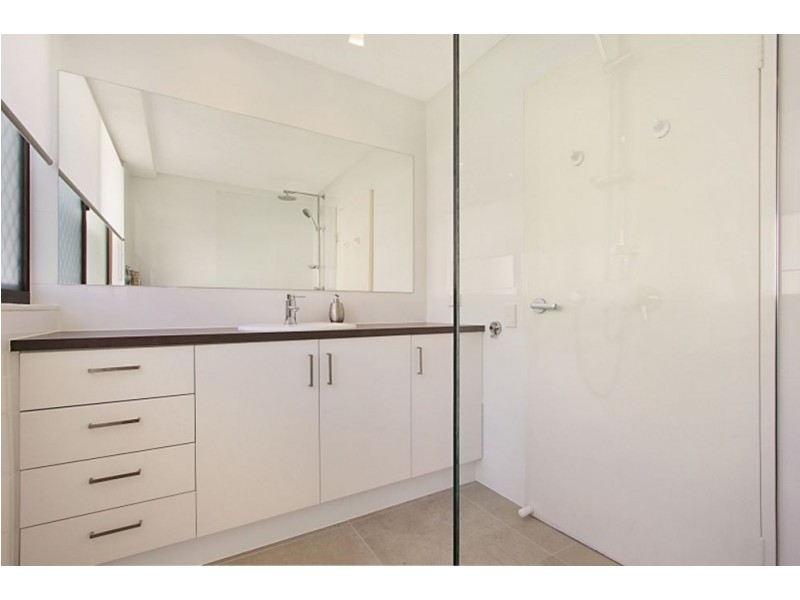 4/3 Eden Avenue, Rainbow Bay QLD 4225