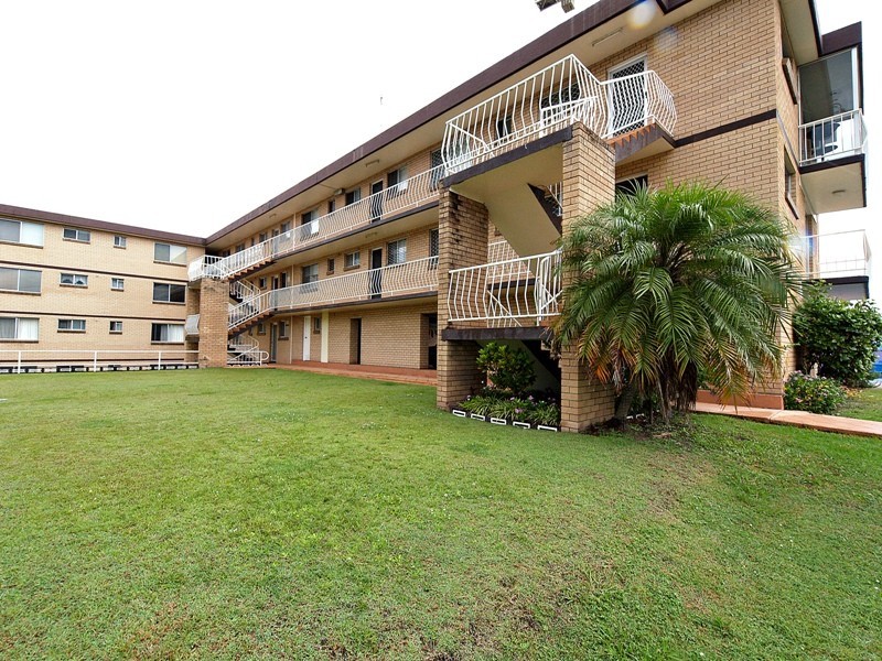 8/18 Thomson Street, Coolangatta QLD 4225