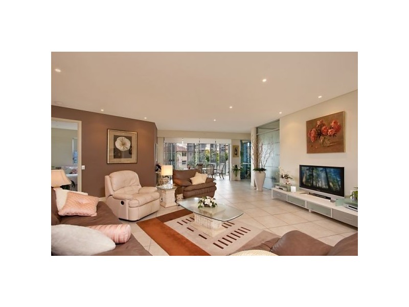 4/3 Hill st, Rainbow Bay QLD 4225