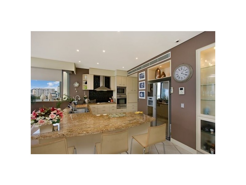 4/3 Hill st, Rainbow Bay QLD 4225