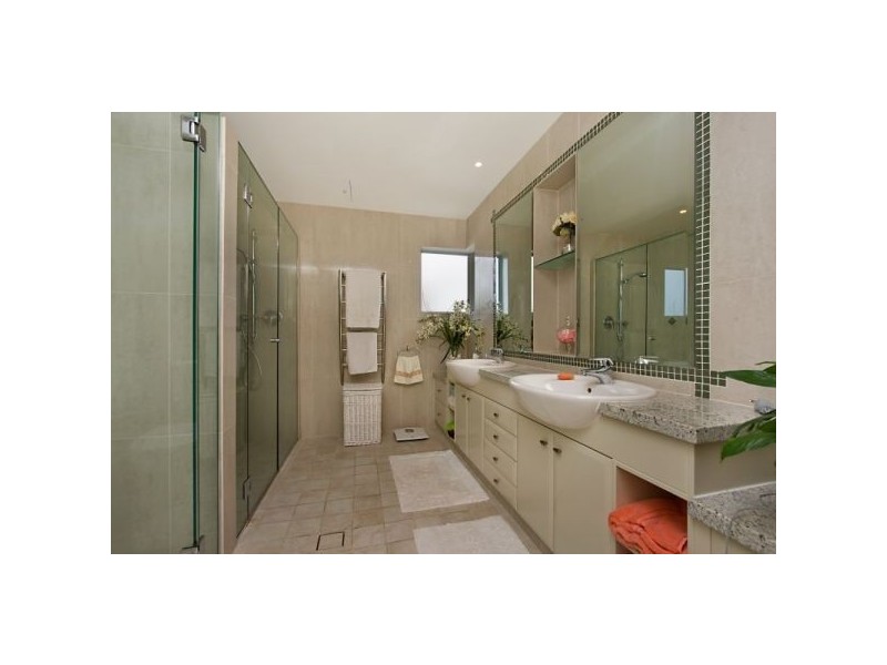 4/3 Hill st, Rainbow Bay QLD 4225