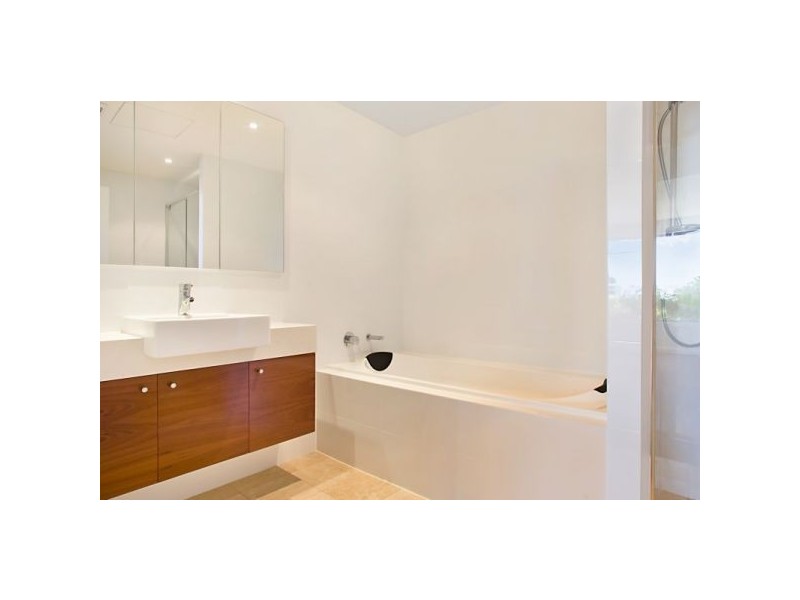 2/2-4 Boundary Lane, Rainbow Bay QLD 4225