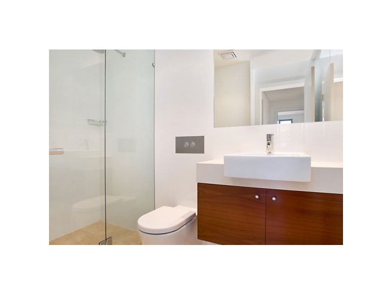2/2-4 Boundary Lane, Rainbow Bay QLD 4225