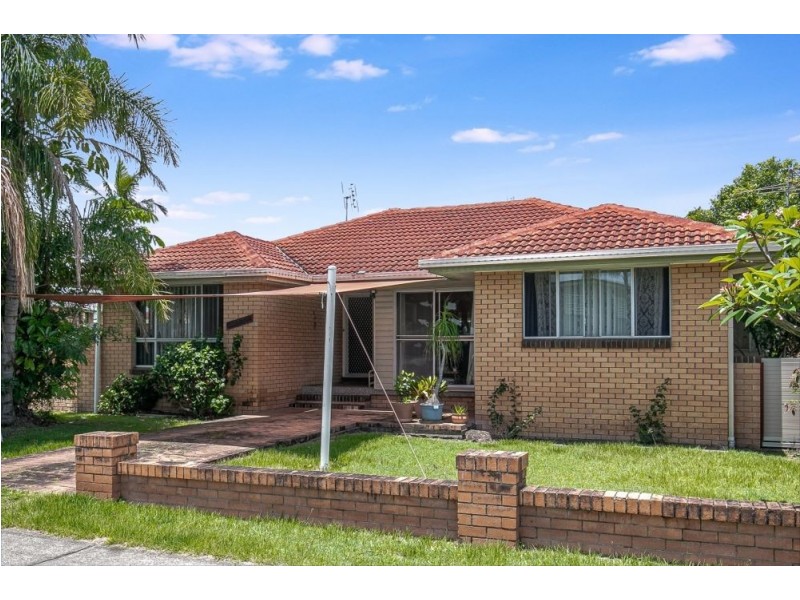 24 Lakes Drive, Tweed Heads West NSW 2485