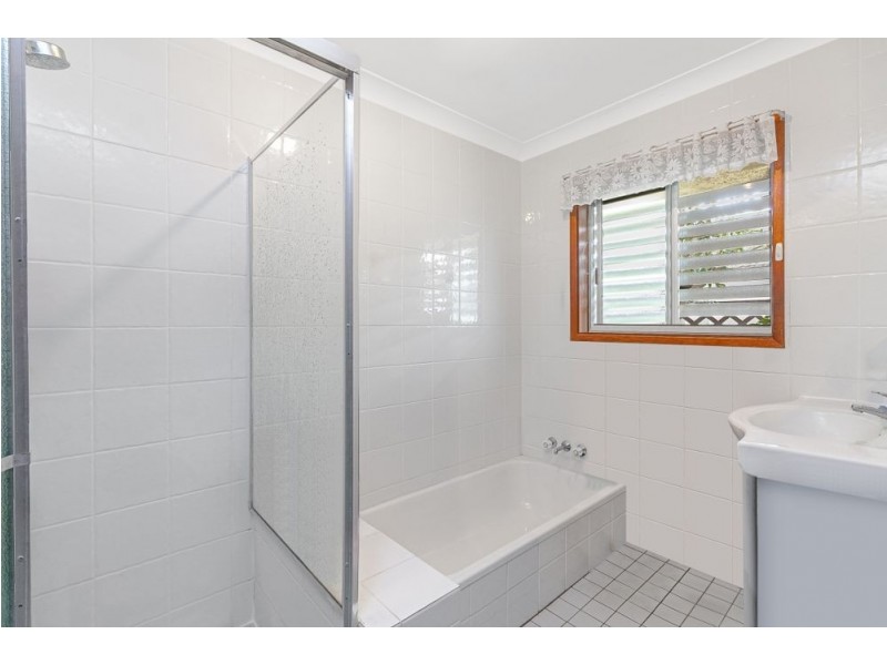 24 Lakes Drive, Tweed Heads West NSW 2485