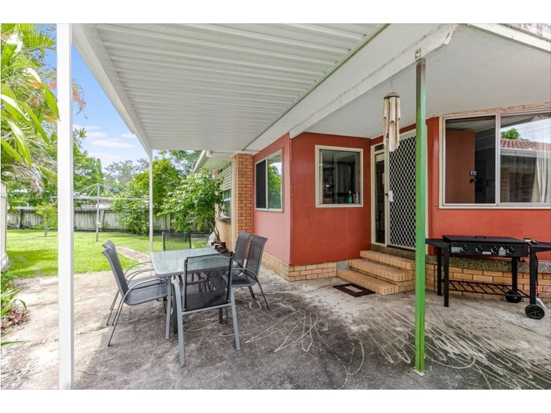 24 Lakes Drive, Tweed Heads West NSW 2485