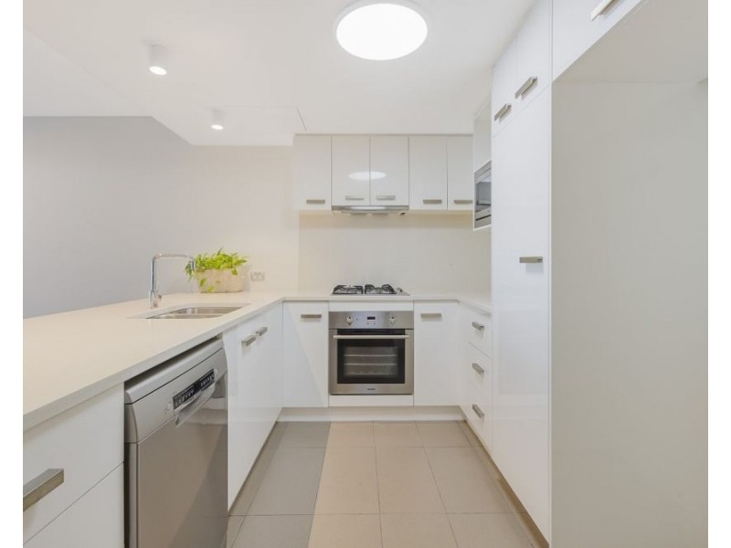 102/215 Boundary Street, Rainbow Bay QLD 4225